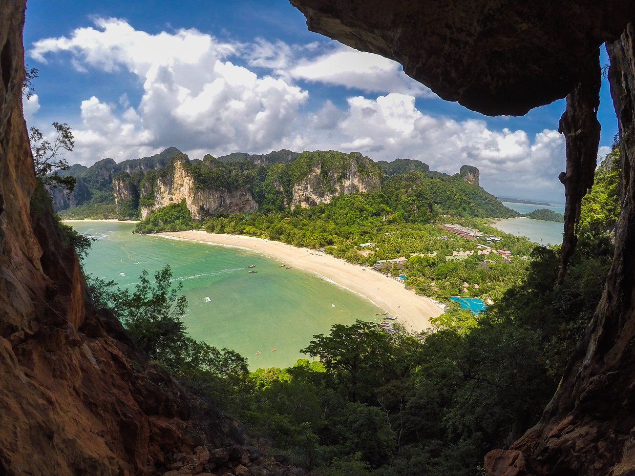 https://mdw-travel-data-us-east-1.s3.amazonaws.com/img/country/Thailand/Railay-Beach-Viewpoint/img_00.jpg