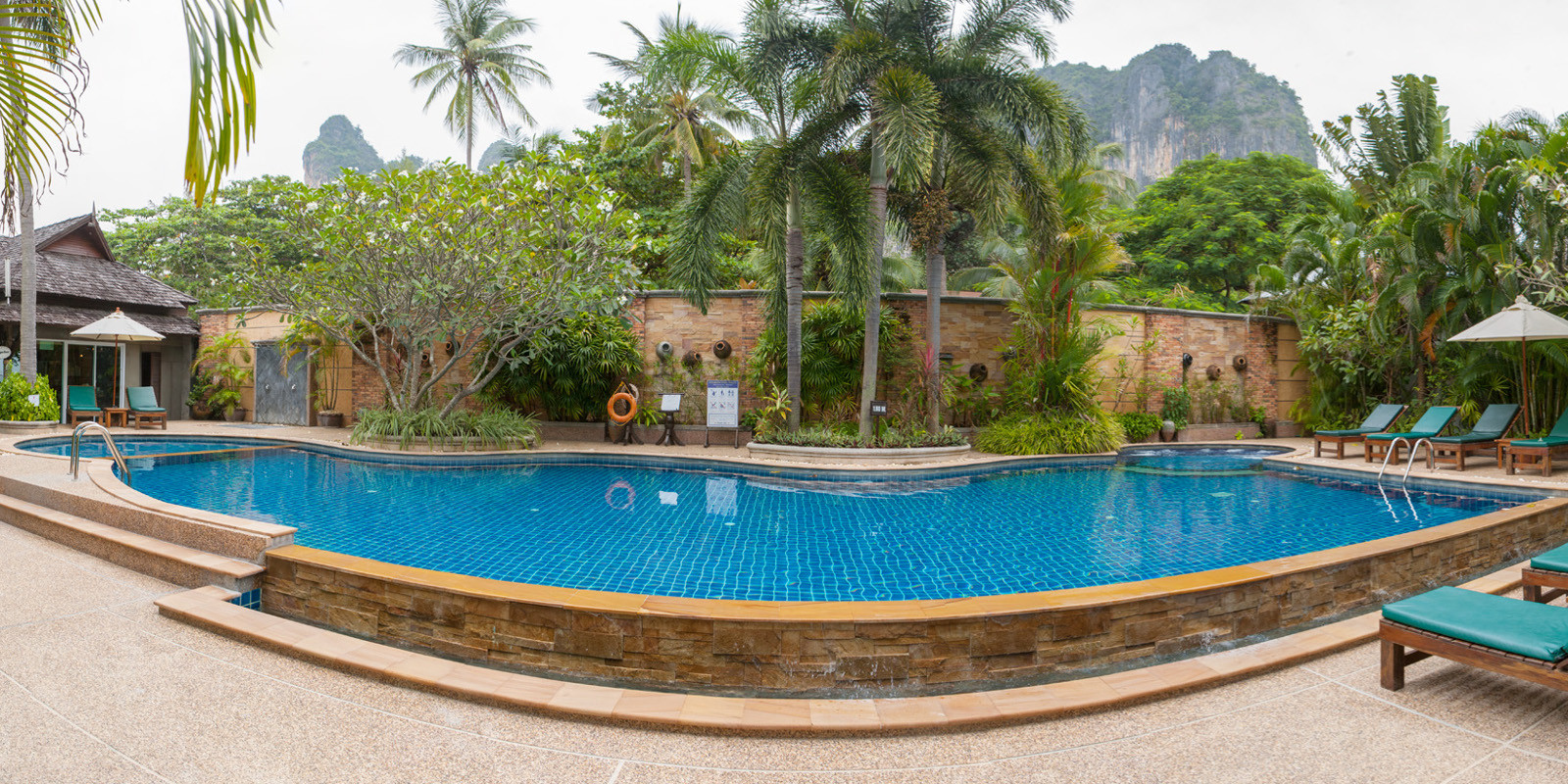 https://mdw-travel-data-us-east-1.s3.amazonaws.com/img/country/Thailand/Railay-Village-Resort-and-Spa/img_00.jpg