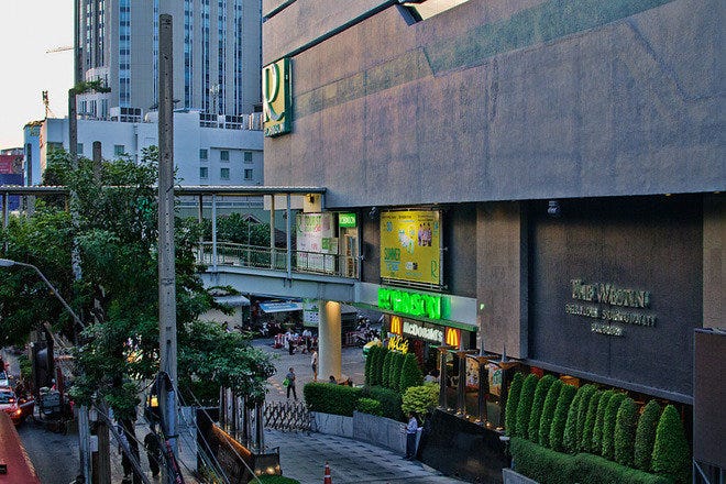 https://mdw-travel-data-us-east-1.s3.amazonaws.com/img/country/Thailand/Robinson-Department-Store/img_01.jpg