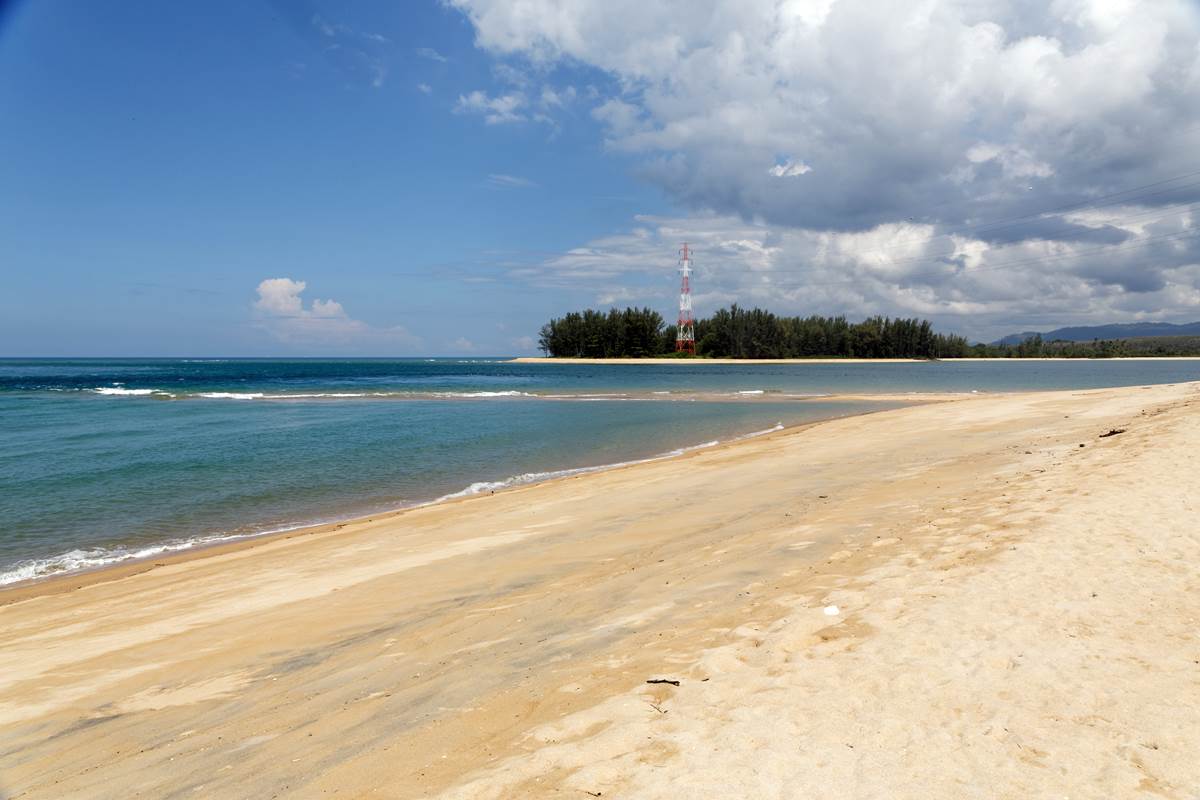 https://mdw-travel-data-us-east-1.s3.amazonaws.com/img/country/Thailand/Sai-Kaew-Beach/img_02.jpg