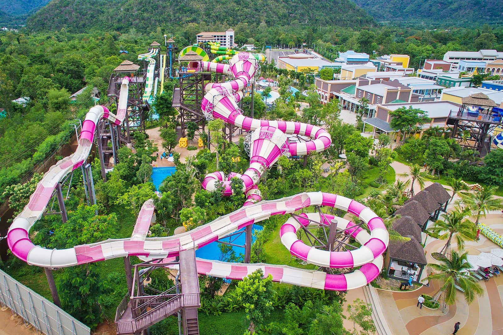 https://mdw-travel-data-us-east-1.s3.amazonaws.com/img/country/Thailand/Scenical-World/img_01.jpg