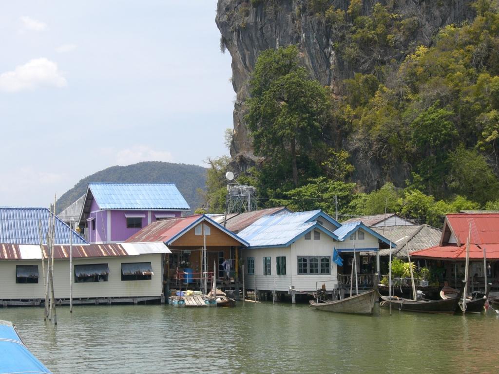 https://mdw-travel-data-us-east-1.s3.amazonaws.com/img/country/Thailand/Sea-Gypsy-Village/img_01.jpg