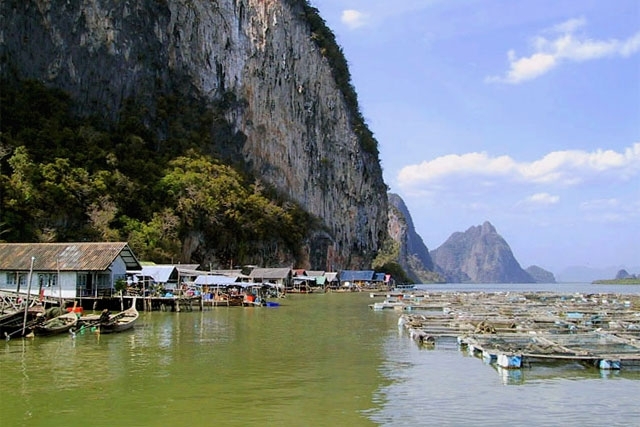 https://mdw-travel-data-us-east-1.s3.amazonaws.com/img/country/Thailand/Sea-Gypsy-Village/img_03.jpg