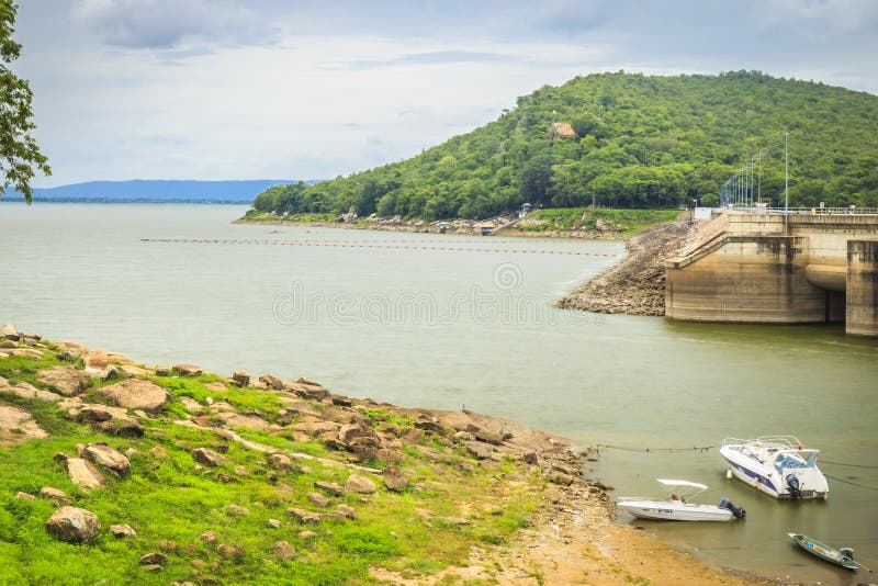 https://mdw-travel-data-us-east-1.s3.amazonaws.com/img/country/Thailand/Sirindhorn-Dam/img_01.jpg