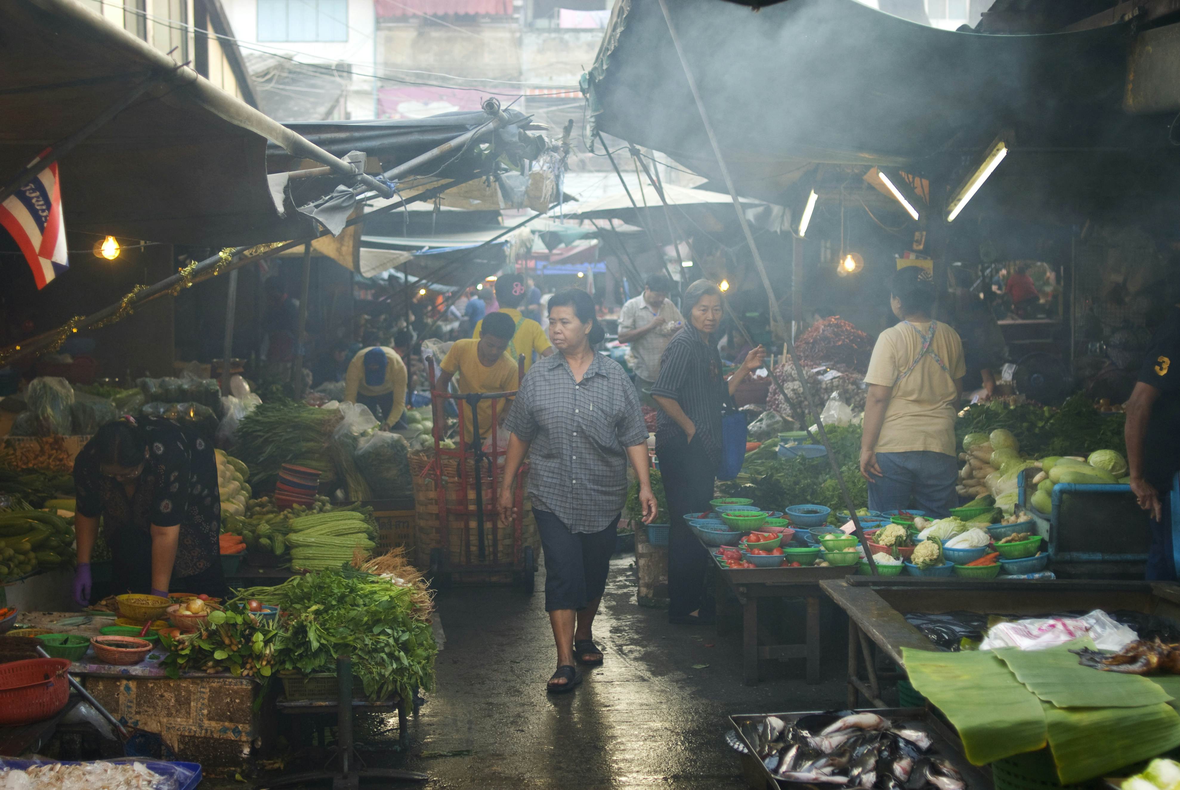 https://mdw-travel-data-us-east-1.s3.amazonaws.com/img/country/Thailand/Sri-Nonthaburi-Market/img_02.jpg