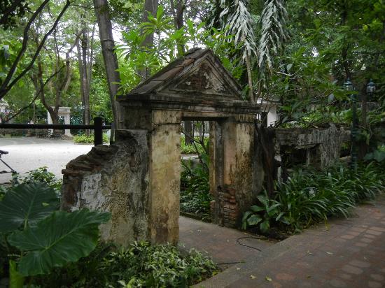 https://mdw-travel-data-us-east-1.s3.amazonaws.com/img/country/Thailand/Suan-Somdet-Ya/img_01.jpg