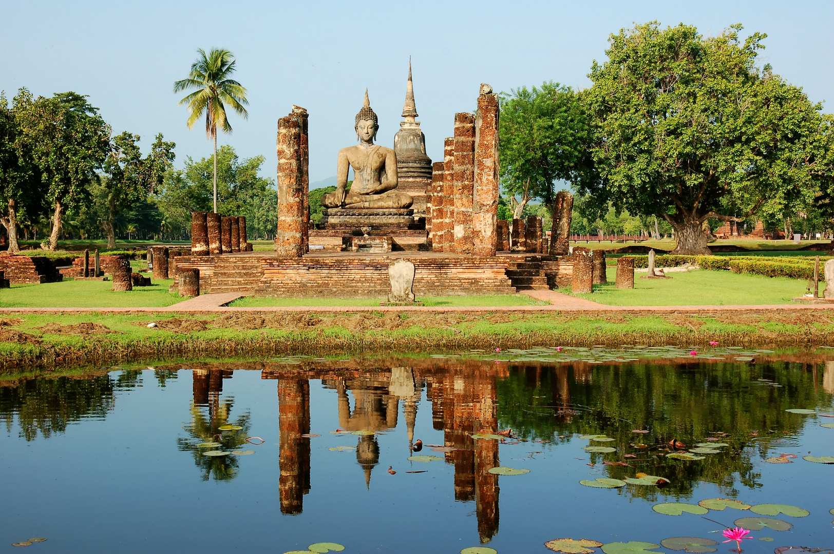 https://mdw-travel-data-us-east-1.s3.amazonaws.com/img/country/Thailand/Sukhothai-Historical-Park/img_02.jpg