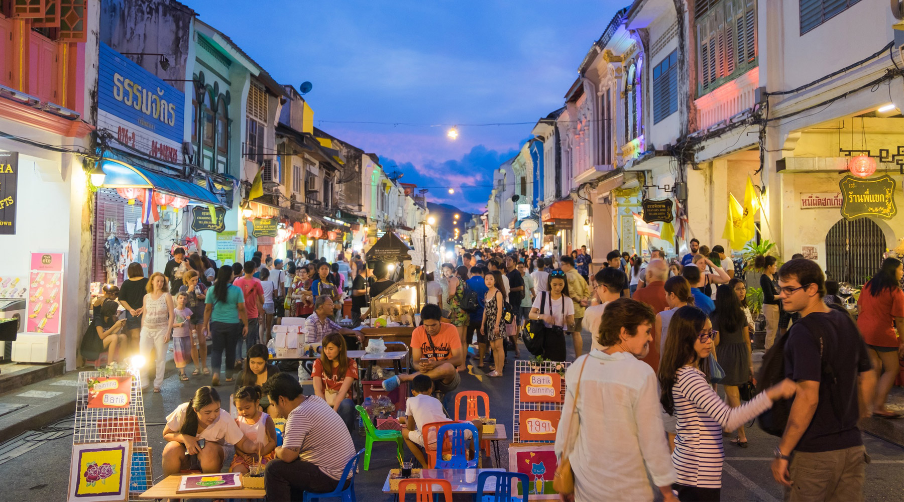 https://mdw-travel-data-us-east-1.s3.amazonaws.com/img/country/Thailand/Sunday-Walking-Street/img_02.jpg