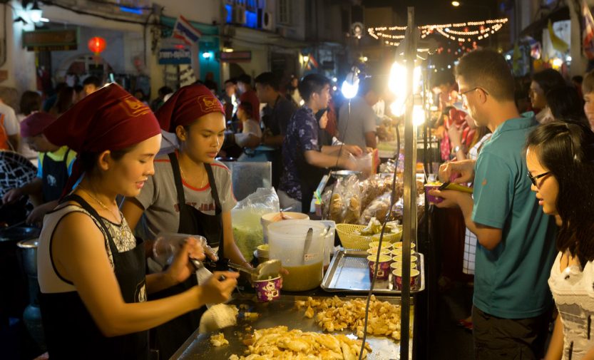 https://mdw-travel-data-us-east-1.s3.amazonaws.com/img/country/Thailand/Sunday-Walking-Street/img_03.jpg