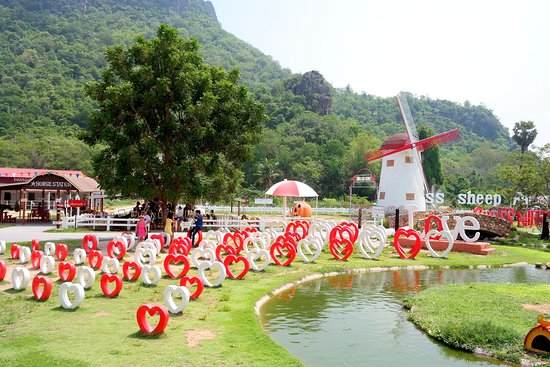 https://mdw-travel-data-us-east-1.s3.amazonaws.com/img/country/Thailand/Swiss-Sheep-Farm/img_00.jpg