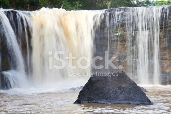 https://mdw-travel-data-us-east-1.s3.amazonaws.com/img/country/Thailand/Tat-Ton-Waterfall/img_01.jpg