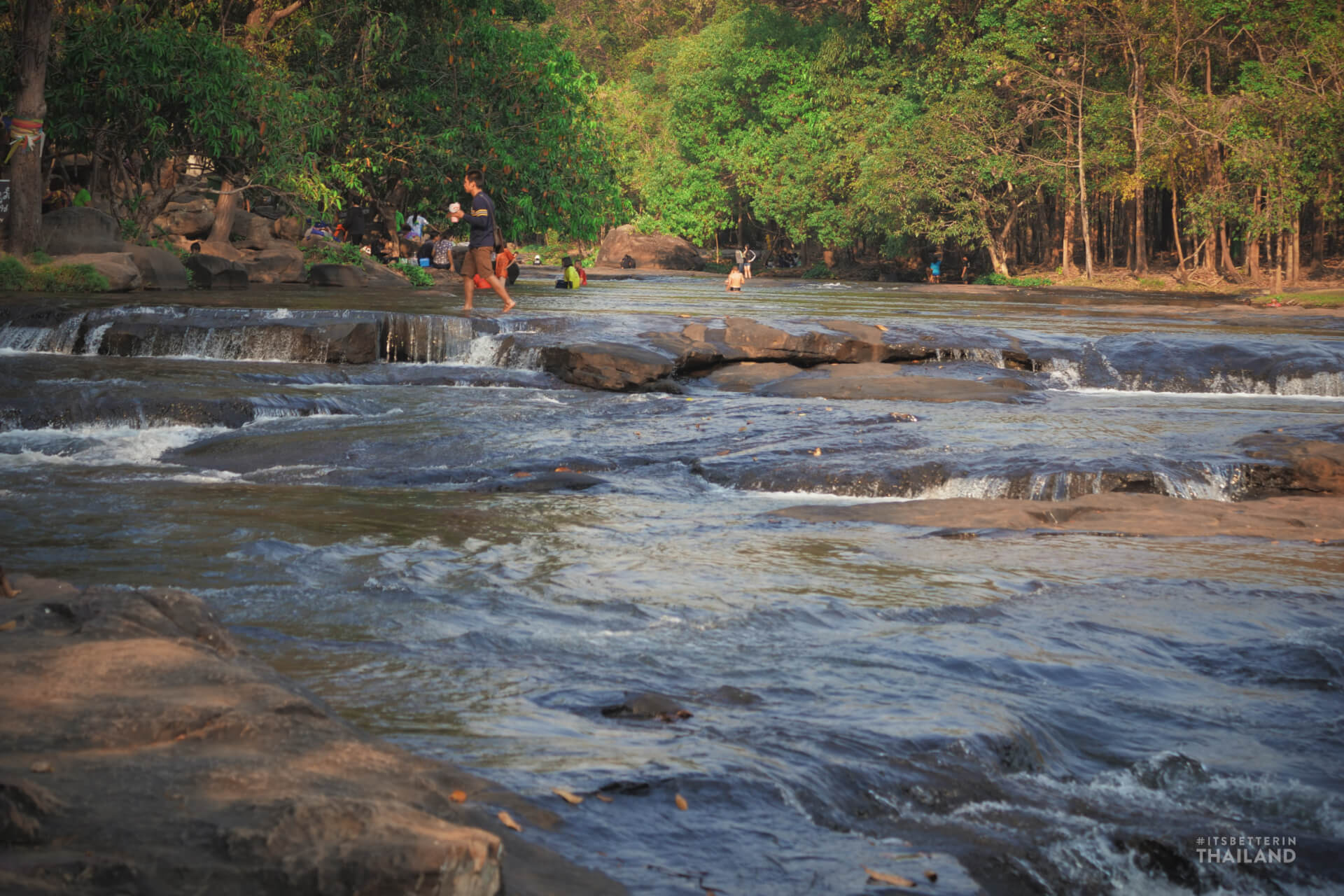 https://mdw-travel-data-us-east-1.s3.amazonaws.com/img/country/Thailand/Tat-Ton-Waterfall/img_02.jpg