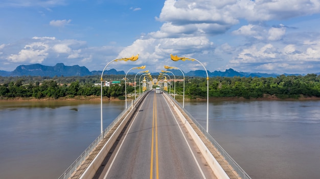https://mdw-travel-data-us-east-1.s3.amazonaws.com/img/country/Thailand/Thai-Laos-Friendship-Bridge/img_00.jpg
