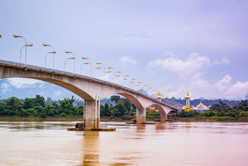 https://mdw-travel-data-us-east-1.s3.amazonaws.com/img/country/Thailand/Thai-Laos-Friendship-Bridge/img_01.jpg