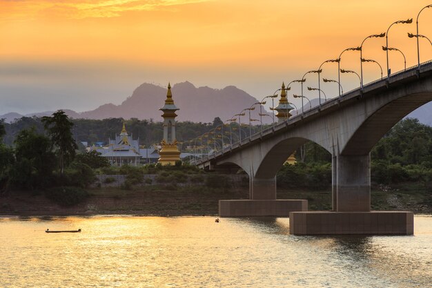 https://mdw-travel-data-us-east-1.s3.amazonaws.com/img/country/Thailand/Thai-Laos-Friendship-Bridge/img_02.jpg