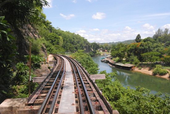 https://mdw-travel-data-us-east-1.s3.amazonaws.com/img/country/Thailand/Tham-Kra-Sae-Bridge/img_01.jpg