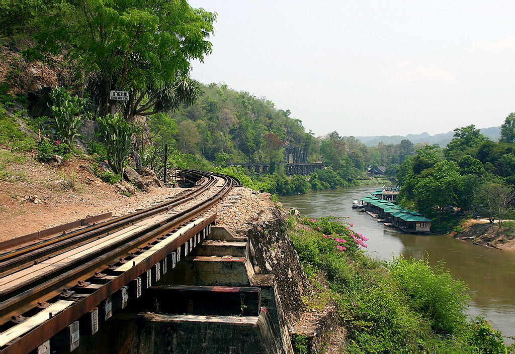 https://mdw-travel-data-us-east-1.s3.amazonaws.com/img/country/Thailand/Tham-Kra-Sae-Bridge/img_02.jpg