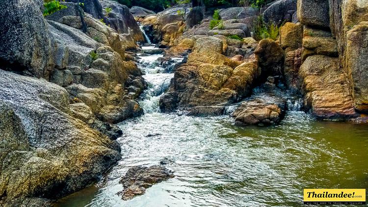 https://mdw-travel-data-us-east-1.s3.amazonaws.com/img/country/Thailand/Than-Sadet-Waterfall/img_02.jpg