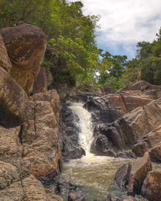 https://mdw-travel-data-us-east-1.s3.amazonaws.com/img/country/Thailand/Than-Sadet-Waterfall/img_03.jpg