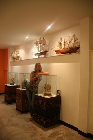 https://mdw-travel-data-us-east-1.s3.amazonaws.com/img/country/Thailand/The-Bottle-Art-Museum/img_02.jpg