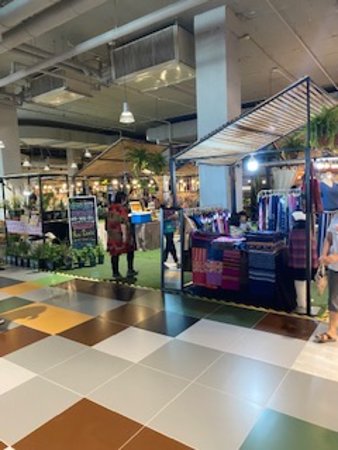 https://mdw-travel-data-us-east-1.s3.amazonaws.com/img/country/Thailand/The-Mall-Ngamwongwan/img_01.jpg