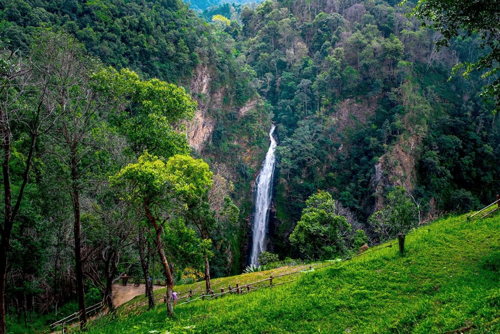 https://mdw-travel-data-us-east-1.s3.amazonaws.com/img/country/Thailand/Thong-Tai-Waterfall/img_00.jpg