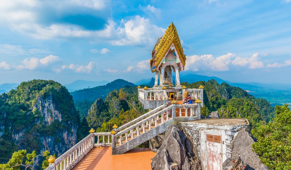 https://mdw-travel-data-us-east-1.s3.amazonaws.com/img/country/Thailand/Tiger-Cave-Temple--Wat-Tham-Sua-/img_01.jpg