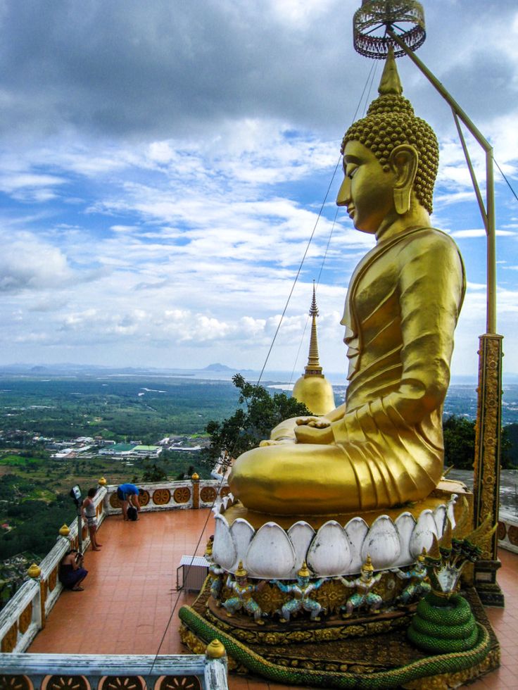 https://mdw-travel-data-us-east-1.s3.amazonaws.com/img/country/Thailand/Tiger-Cave-Temple/img_01.jpg