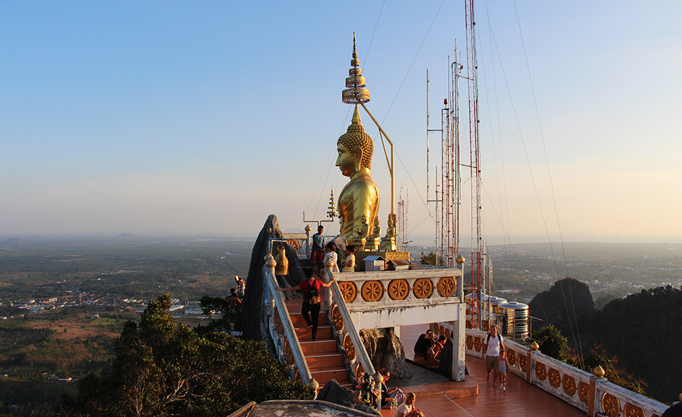 https://mdw-travel-data-us-east-1.s3.amazonaws.com/img/country/Thailand/Tiger-Cave-Temple/img_03.jpg