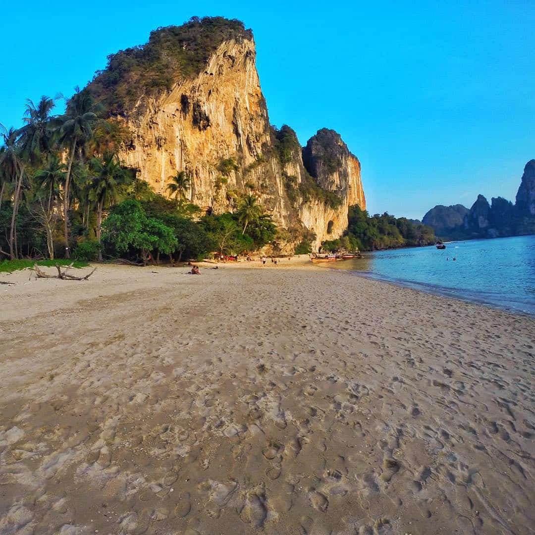 https://mdw-travel-data-us-east-1.s3.amazonaws.com/img/country/Thailand/Tonsai-Beach/img_02.jpg