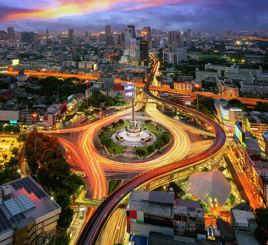 https://mdw-travel-data-us-east-1.s3.amazonaws.com/img/country/Thailand/Victory-Monument/img_00.jpg