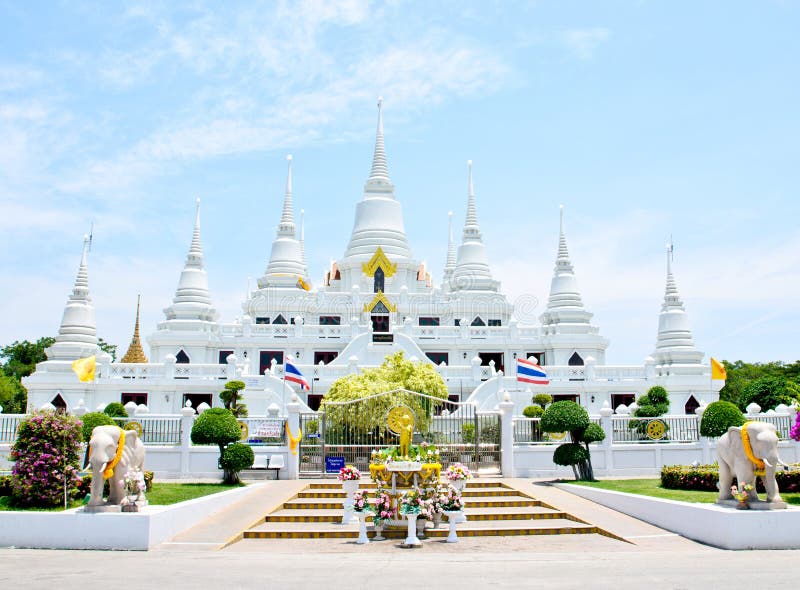 https://mdw-travel-data-us-east-1.s3.amazonaws.com/img/country/Thailand/Wat-Asokaram/img_01.jpg