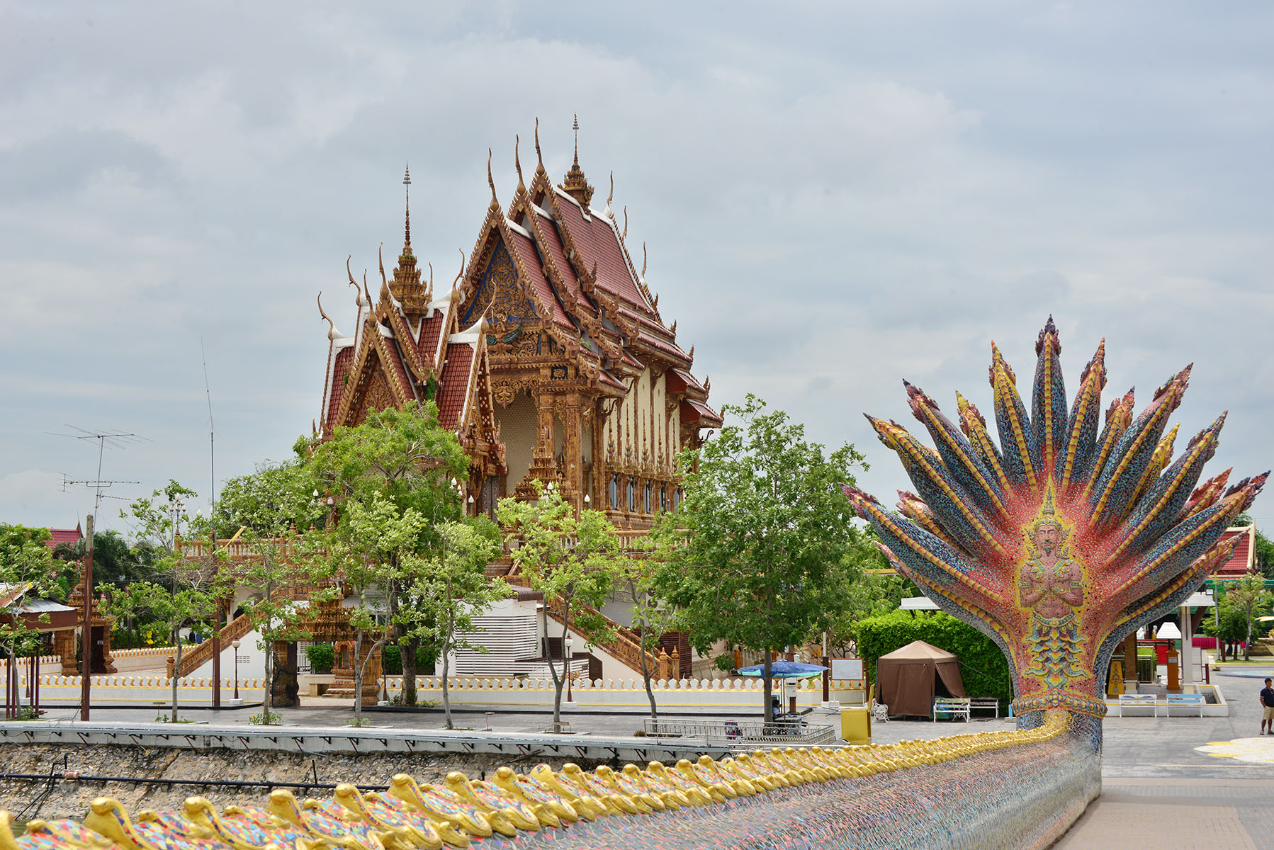 https://mdw-travel-data-us-east-1.s3.amazonaws.com/img/country/Thailand/Wat-Ban-Rai/img_02.jpg