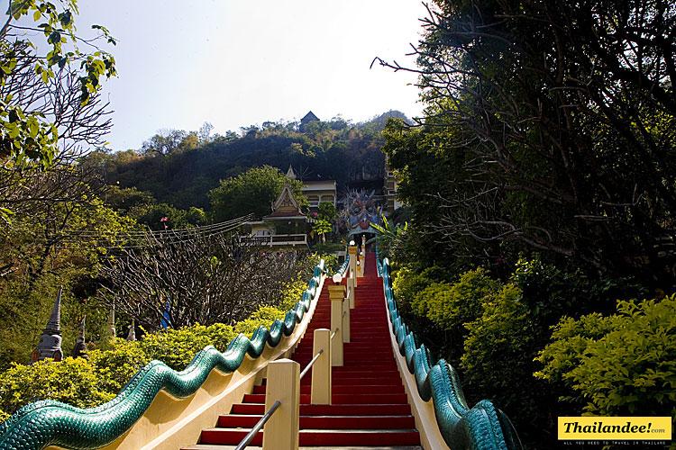 https://mdw-travel-data-us-east-1.s3.amazonaws.com/img/country/Thailand/Wat-Ban-Tham/img_00.jpg