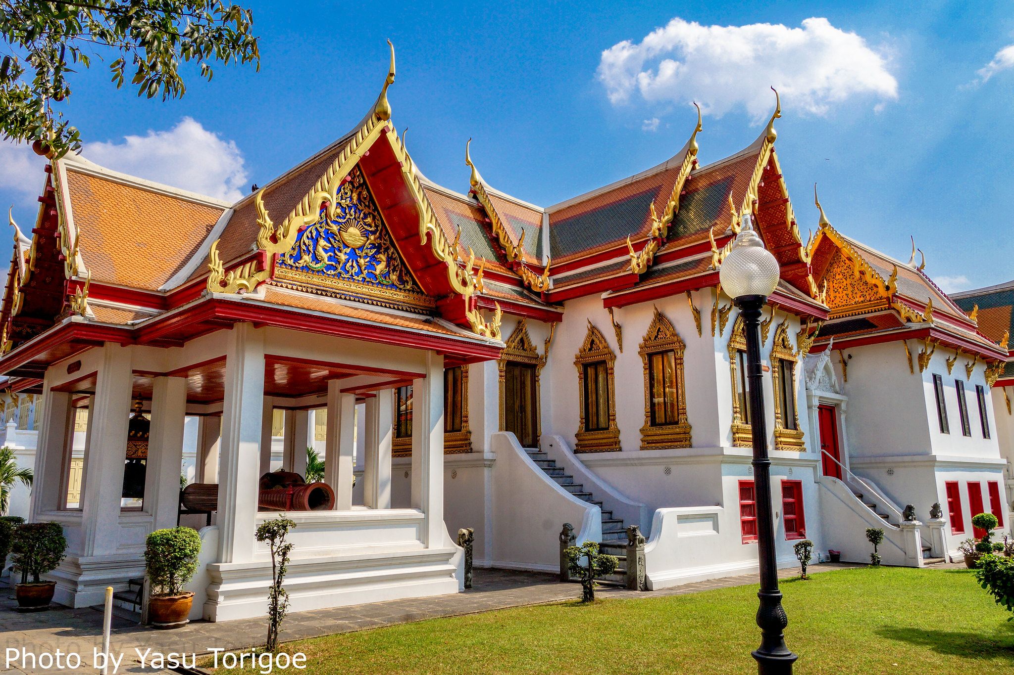 https://mdw-travel-data-us-east-1.s3.amazonaws.com/img/country/Thailand/Wat-Benchamabophit--The-Marble-Temple-/img_02.jpg