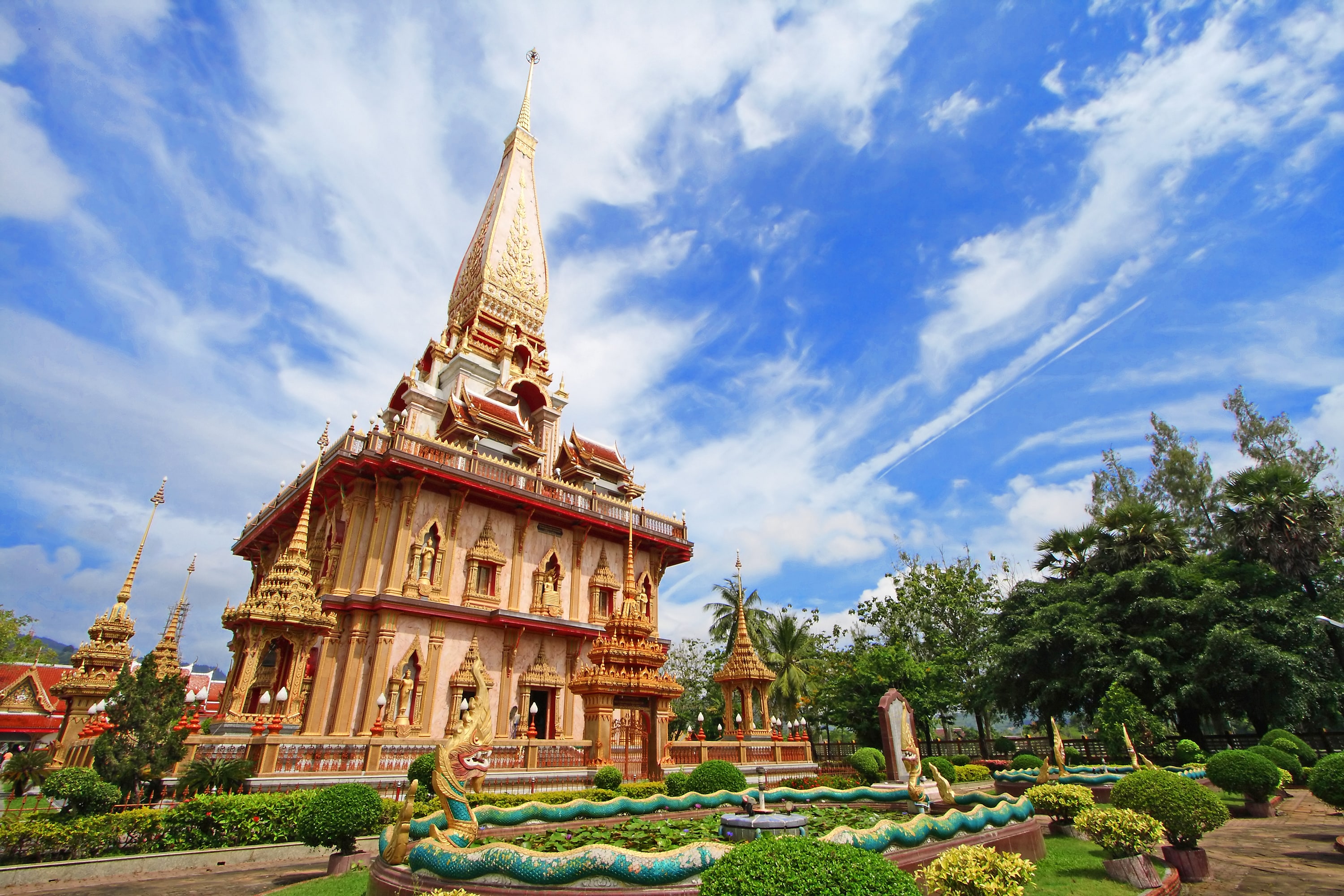 https://mdw-travel-data-us-east-1.s3.amazonaws.com/img/country/Thailand/Wat-Chalong/img_00.jpg