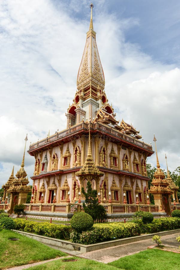 https://mdw-travel-data-us-east-1.s3.amazonaws.com/img/country/Thailand/Wat-Chalong/img_02.jpg