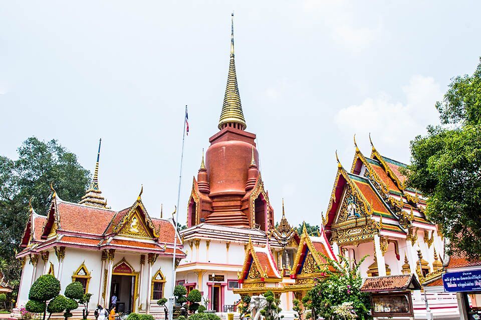 https://mdw-travel-data-us-east-1.s3.amazonaws.com/img/country/Thailand/Wat-Chang-Hai/img_01.jpg