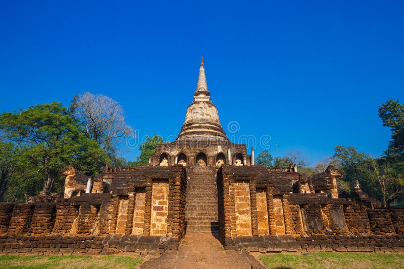 https://mdw-travel-data-us-east-1.s3.amazonaws.com/img/country/Thailand/Wat-Chang-Lom/img_03.jpg