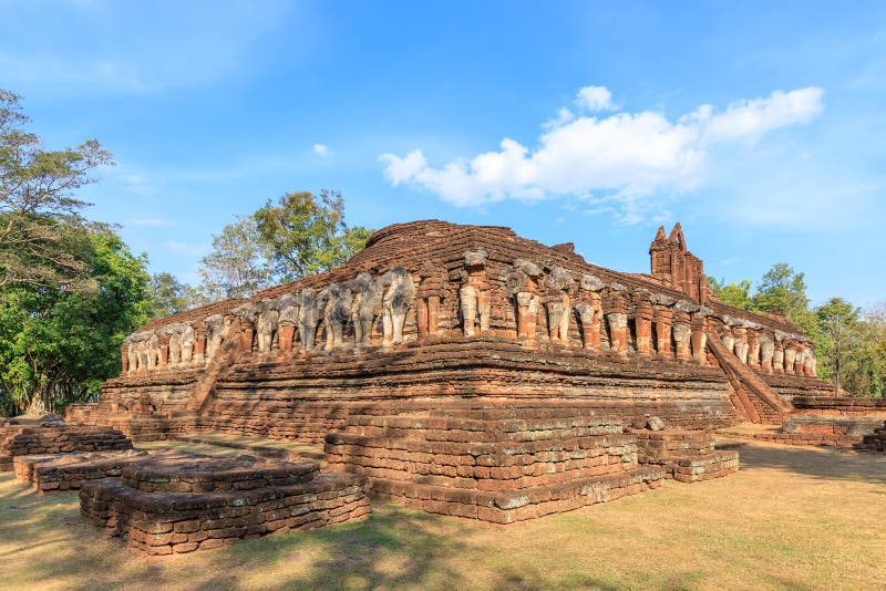 https://mdw-travel-data-us-east-1.s3.amazonaws.com/img/country/Thailand/Wat-Chang-Rob/img_00.jpg