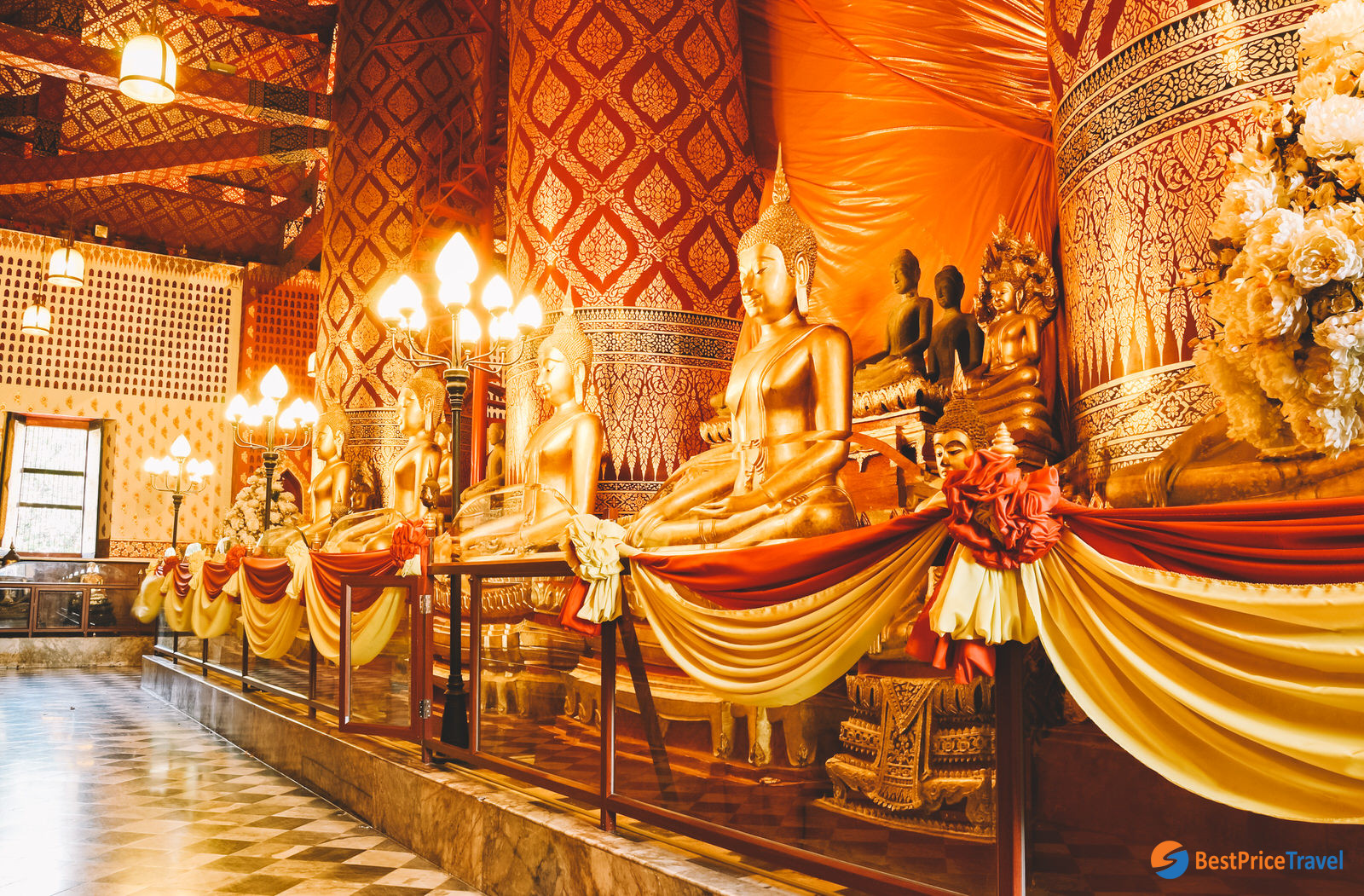 https://mdw-travel-data-us-east-1.s3.amazonaws.com/img/country/Thailand/Wat-Chao-Phanan-Choeng/img_02.jpg