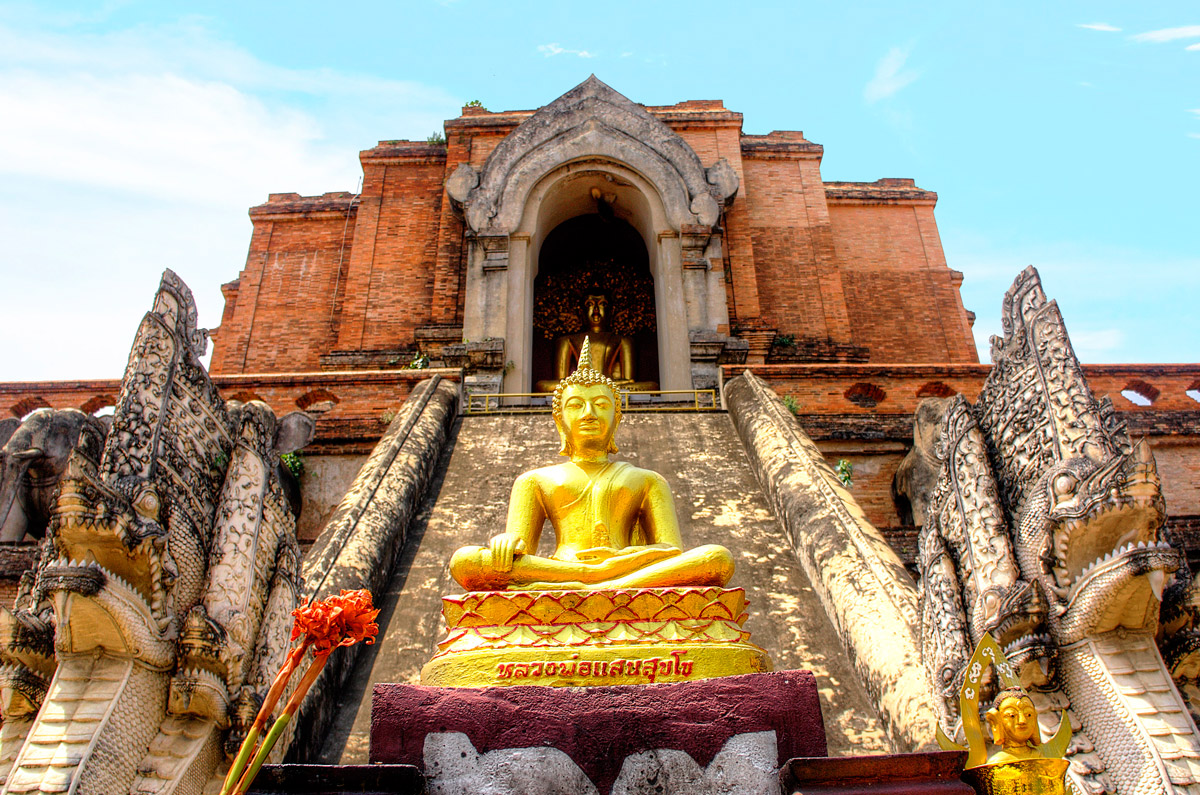 https://mdw-travel-data-us-east-1.s3.amazonaws.com/img/country/Thailand/Wat-Chedi-Luang/img_02.jpg