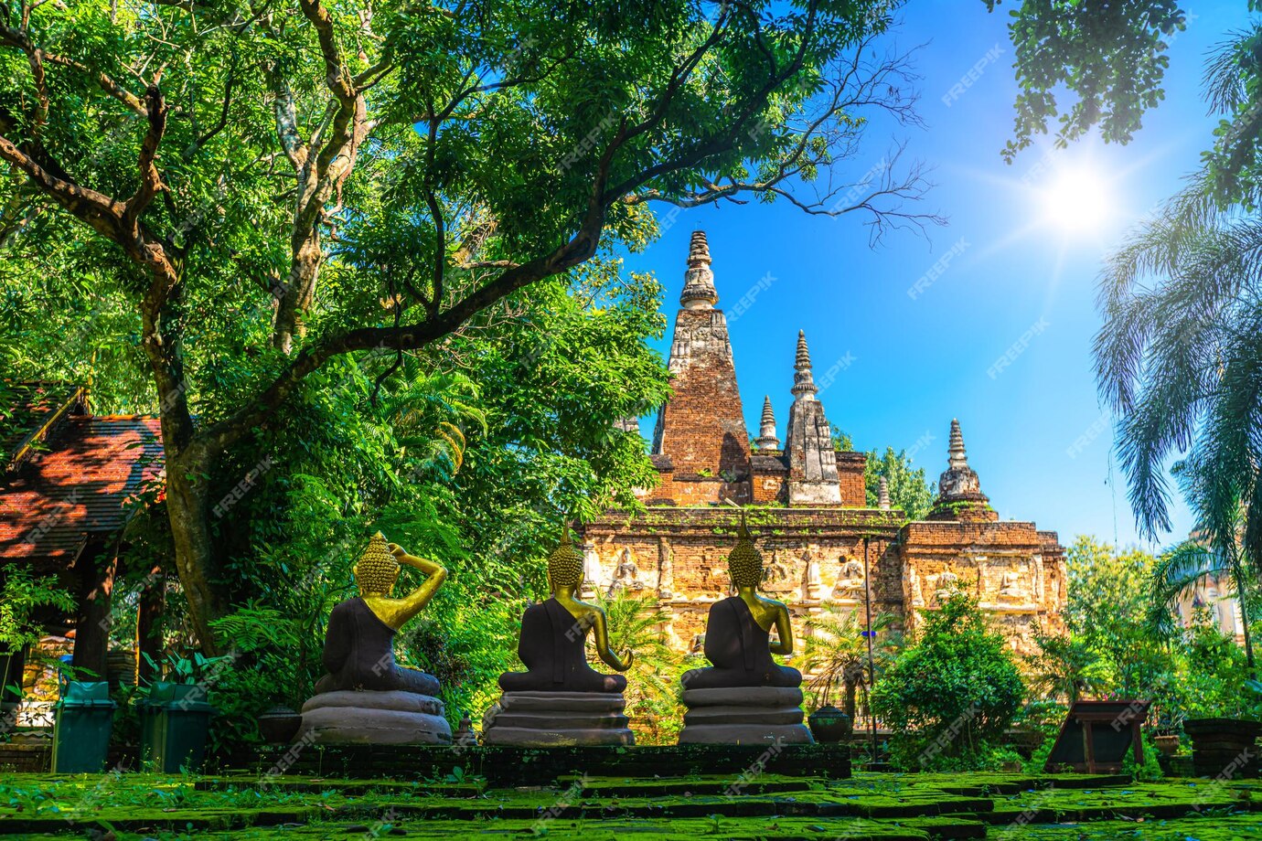 https://mdw-travel-data-us-east-1.s3.amazonaws.com/img/country/Thailand/Wat-Chet-Yot-Wat-Maha-Photharam/img_00.jpg