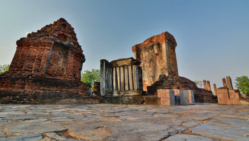 https://mdw-travel-data-us-east-1.s3.amazonaws.com/img/country/Thailand/Wat-Chetuphon/img_00.jpg