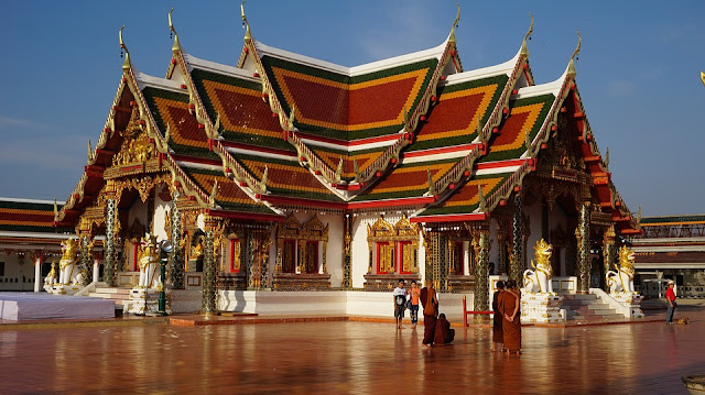 https://mdw-travel-data-us-east-1.s3.amazonaws.com/img/country/Thailand/Wat-Chotikaram/img_03.jpg