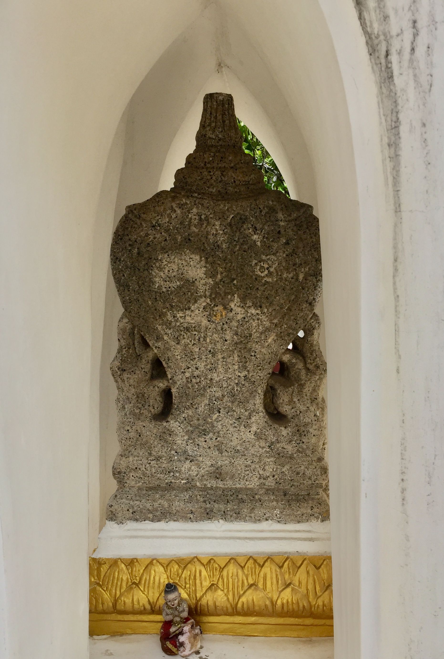 https://mdw-travel-data-us-east-1.s3.amazonaws.com/img/country/Thailand/Wat-Khema-Phirataram/img_01.jpg