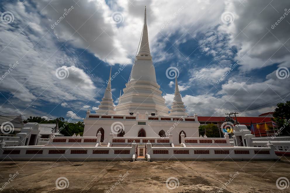 https://mdw-travel-data-us-east-1.s3.amazonaws.com/img/country/Thailand/Wat-Khema-Phirataram/img_02.jpg