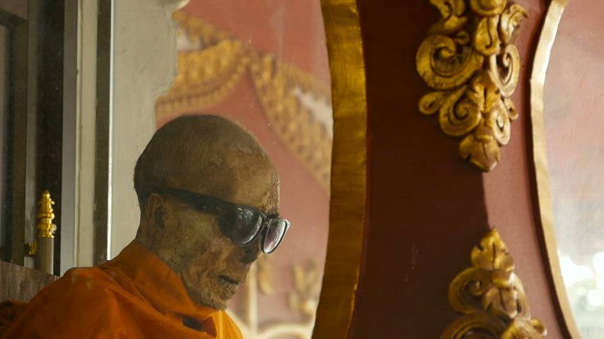 https://mdw-travel-data-us-east-1.s3.amazonaws.com/img/country/Thailand/Wat-Khunaram-Mummified-Monk/img_01.jpg