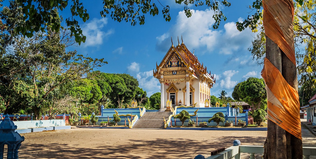 https://mdw-travel-data-us-east-1.s3.amazonaws.com/img/country/Thailand/Wat-Khunaram/img_00.jpg