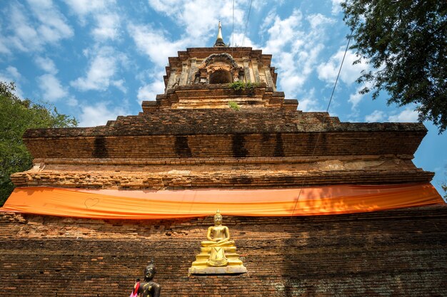 https://mdw-travel-data-us-east-1.s3.amazonaws.com/img/country/Thailand/Wat-Lok-Moli/img_02.jpg